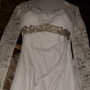 Size 4 wedding dress, with a veil, size 5 shoe